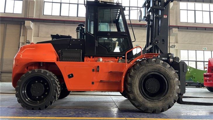 SOCMA 8 Ton Articulated 4WD 4*4 Off Road Tires Container Fork Lifter 2ton 2.5ton 3ton 3.5ton Rough Terrain Forklift With Side Shift